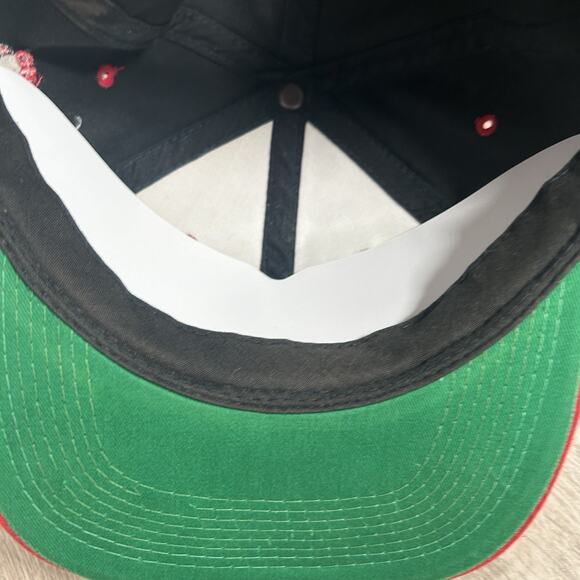 VTG Chicago Bulls Snapback Hat NBA Basketball Jordan Youngan Black Red Cap - Picture 5 of 8